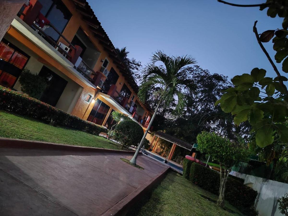 Hotel J.B. Zihuatanejo Esterno foto