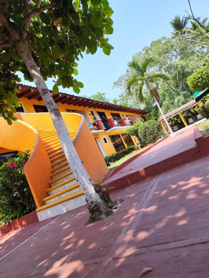 Hotel J.B. Zihuatanejo Esterno foto