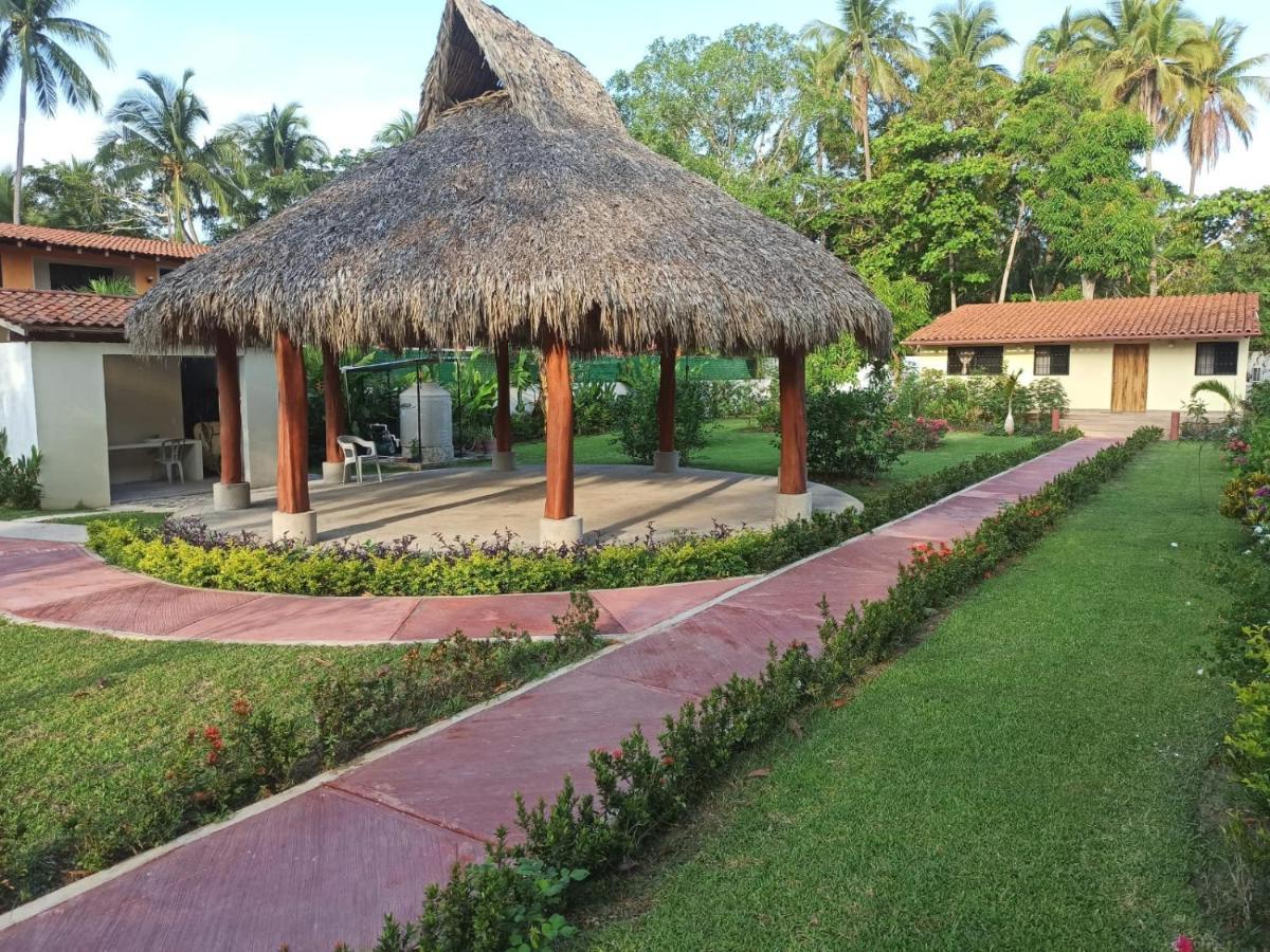 Hotel J.B. Zihuatanejo Esterno foto