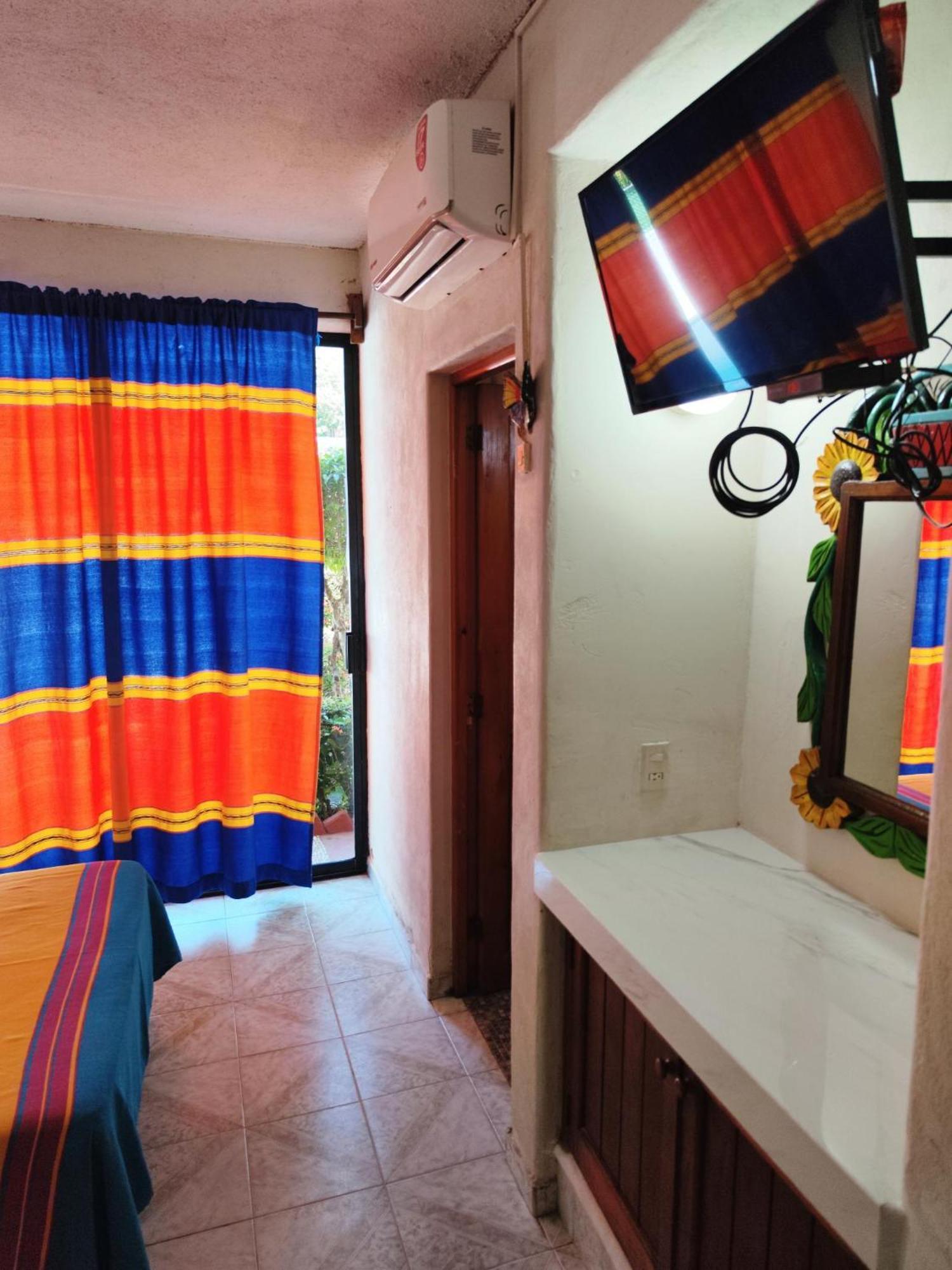 Hotel J.B. Zihuatanejo Esterno foto