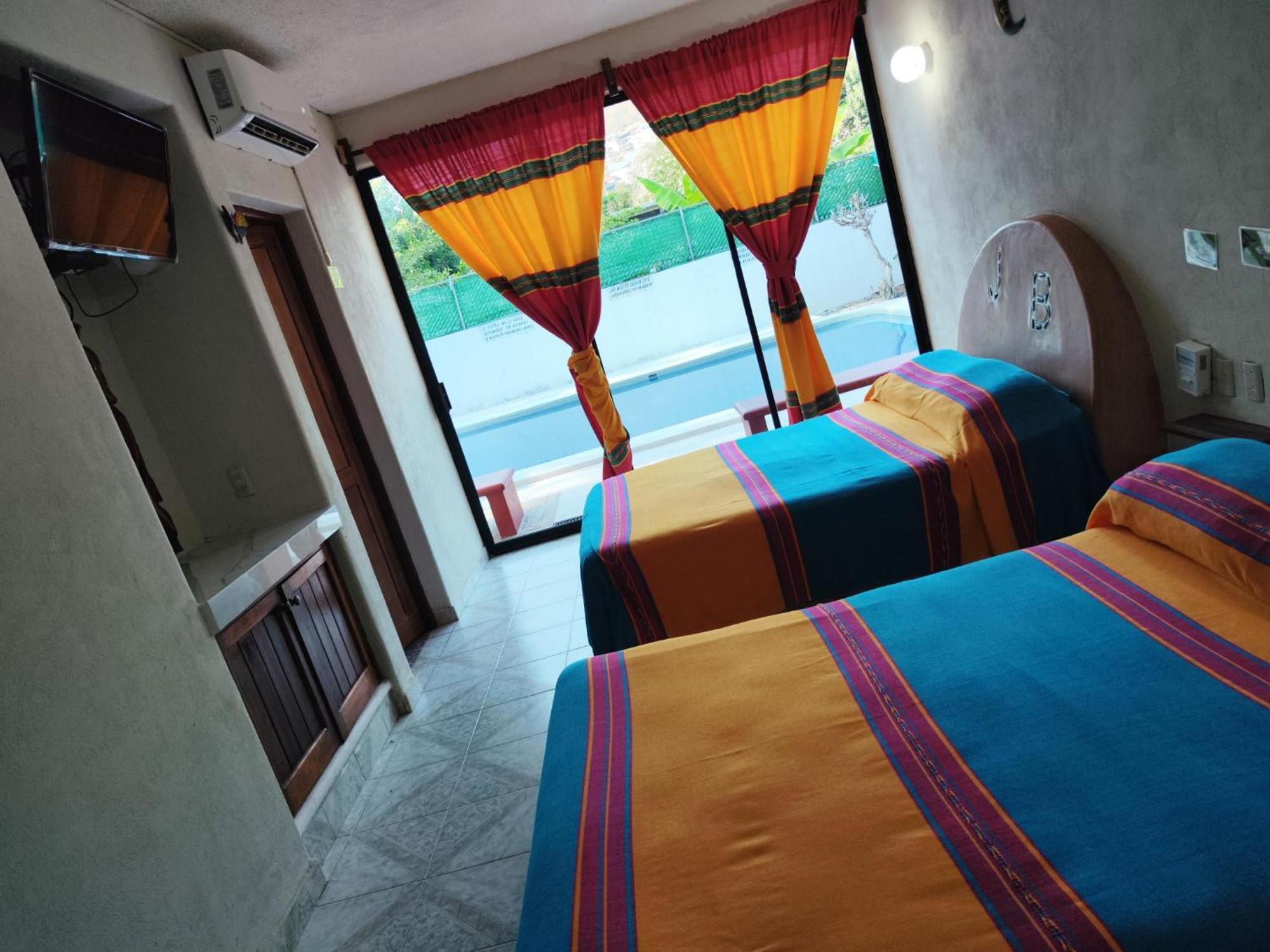 Hotel J.B. Zihuatanejo Esterno foto