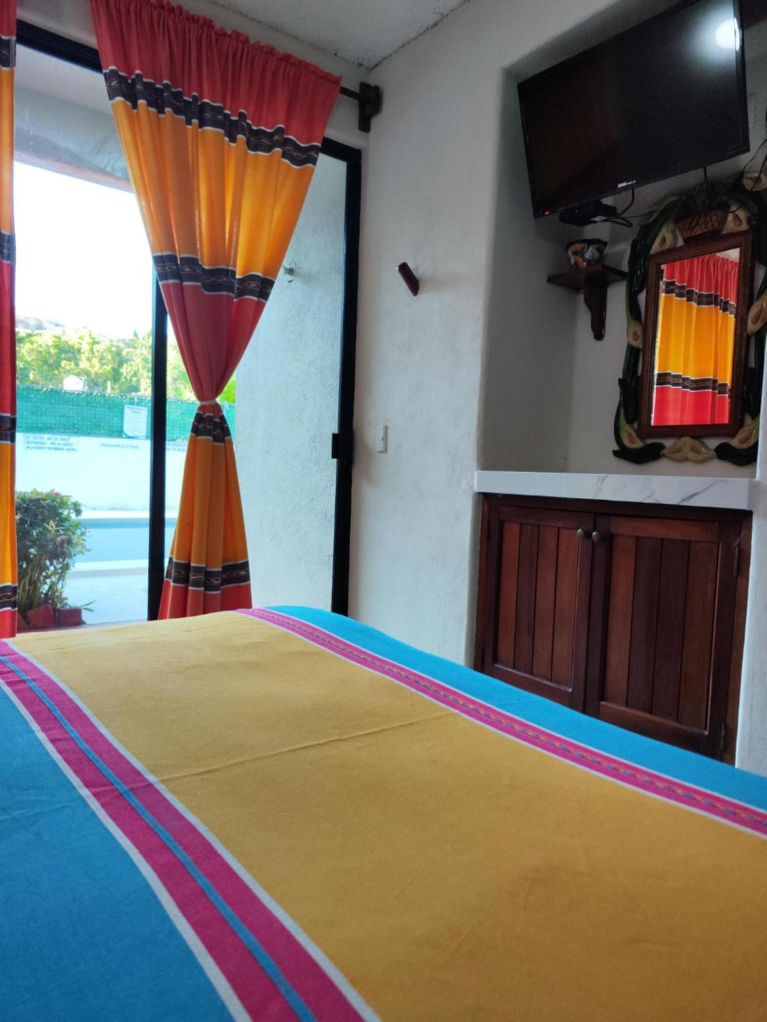 Hotel J.B. Zihuatanejo Esterno foto
