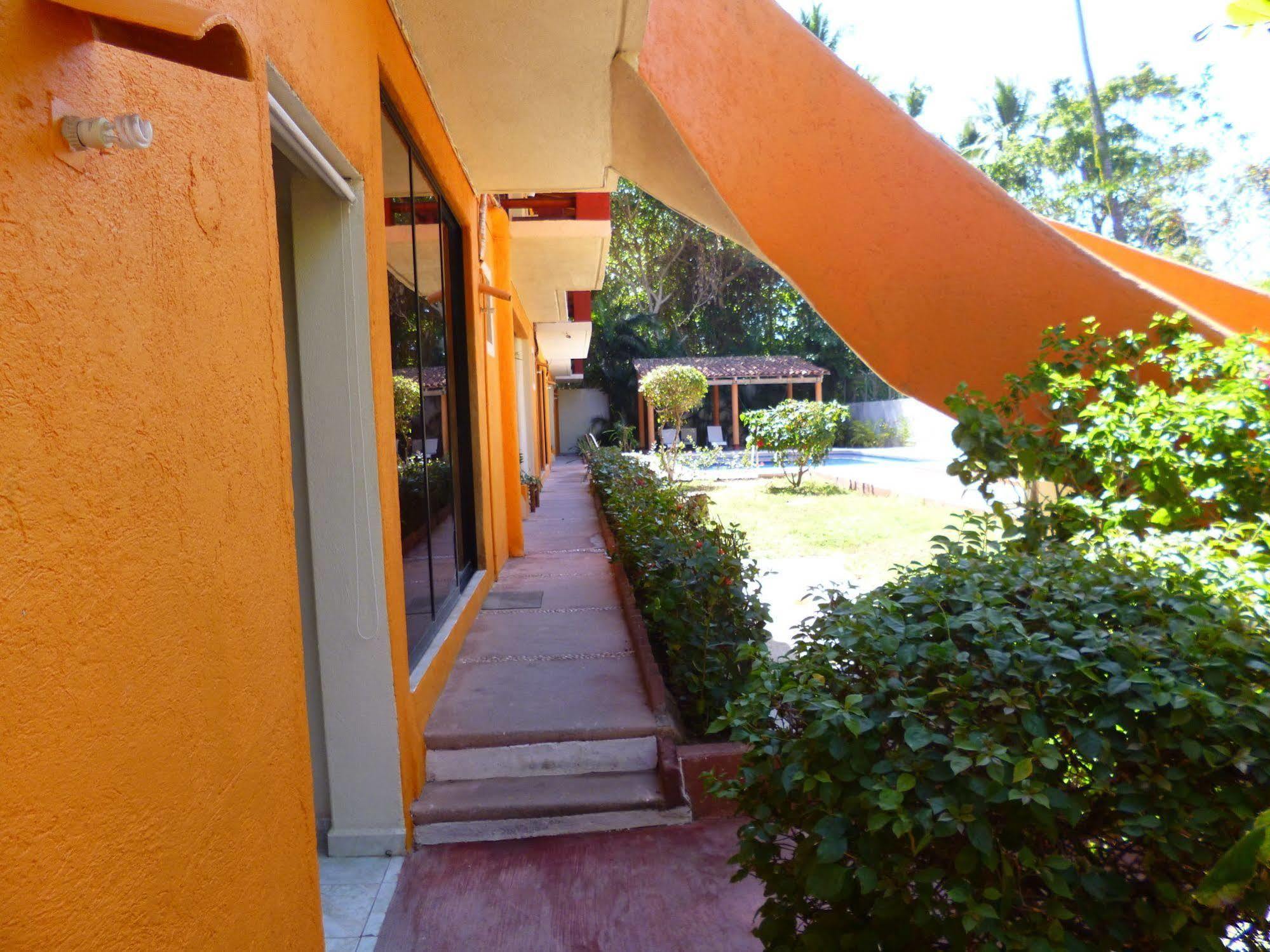 Hotel J.B. Zihuatanejo Esterno foto